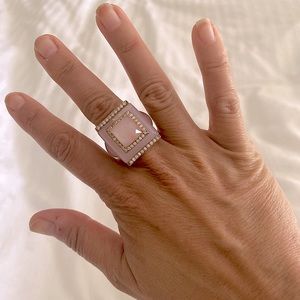 Pink Rose Quartz ring with Rose gold metal